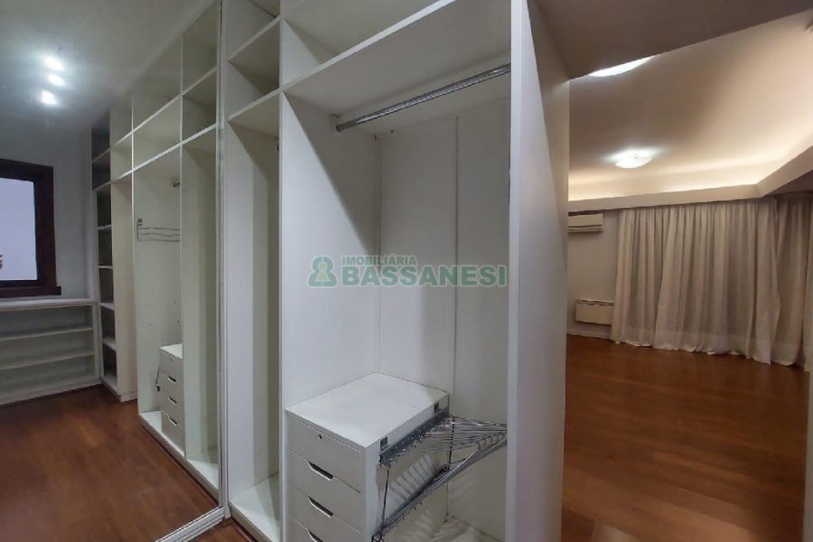 Apartamento com 250m², 3 dormitórios, 4 vagas, no bairro Madureira em Caxias do Sul para Comprar
