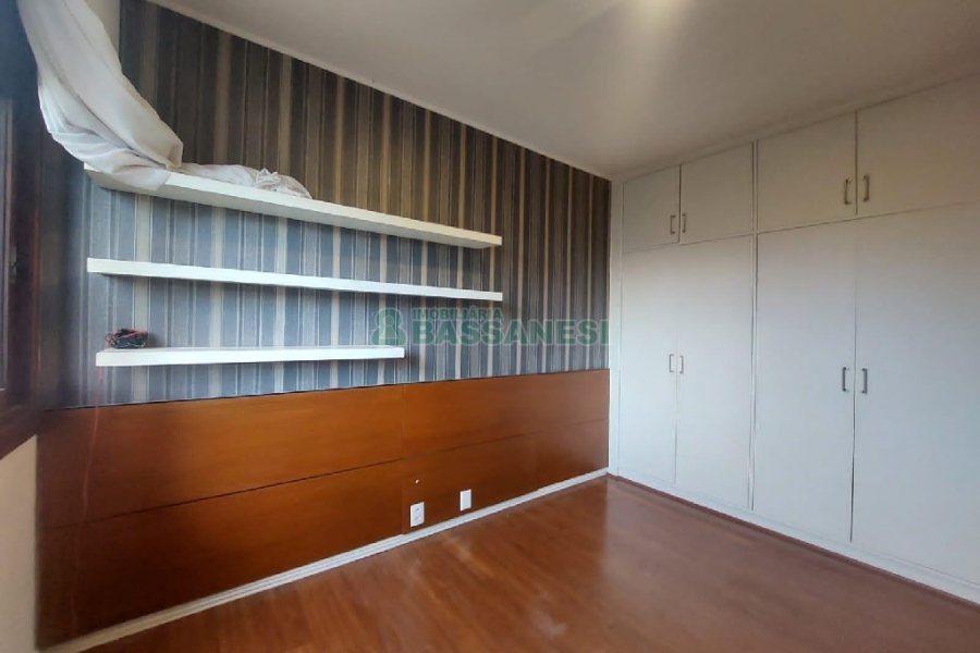 Apartamento com 250m², 3 dormitórios, 4 vagas, no bairro Madureira em Caxias do Sul para Comprar