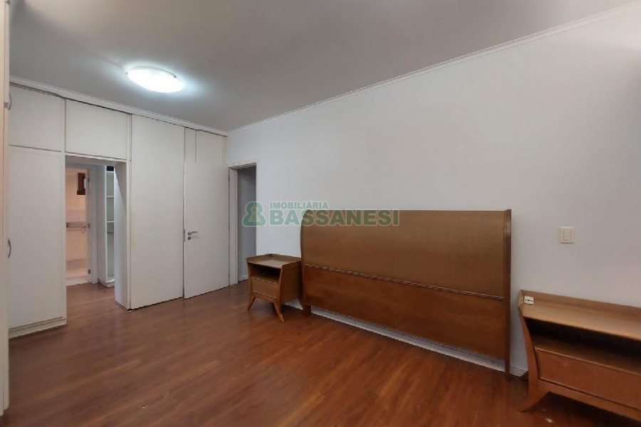 Apartamento com 250m², 3 dormitórios, 4 vagas, no bairro Madureira em Caxias do Sul para Comprar