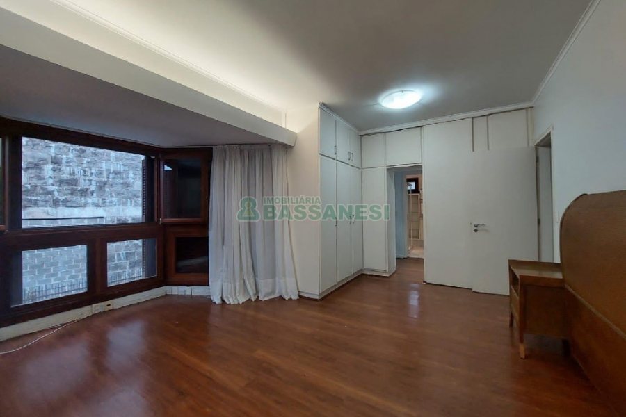 Apartamento com 250m², 3 dormitórios, 4 vagas, no bairro Madureira em Caxias do Sul para Comprar