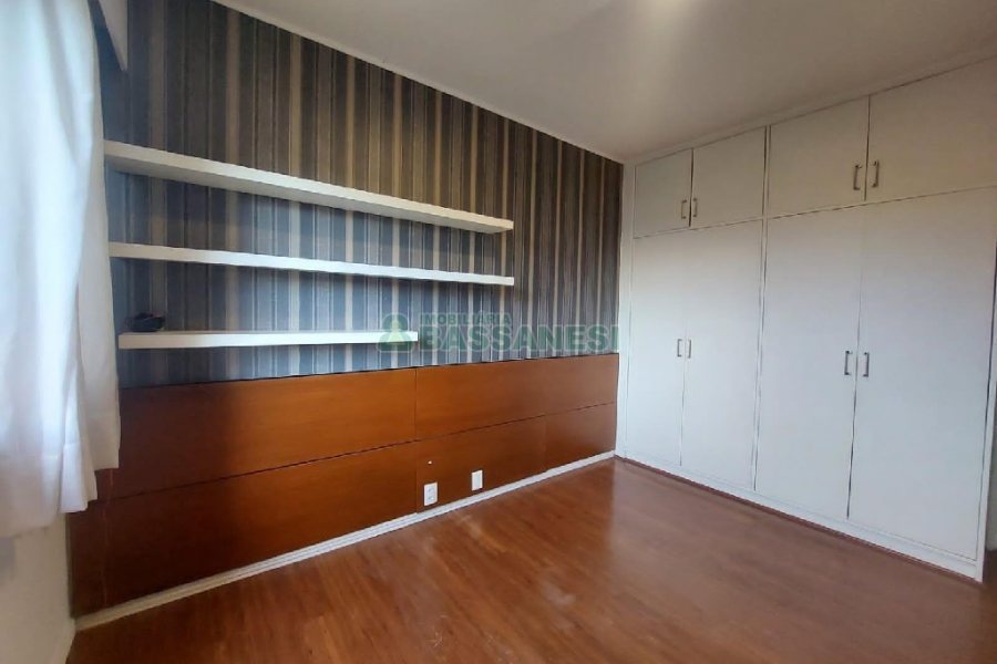 Apartamento com 250m², 3 dormitórios, 4 vagas, no bairro Madureira em Caxias do Sul para Comprar