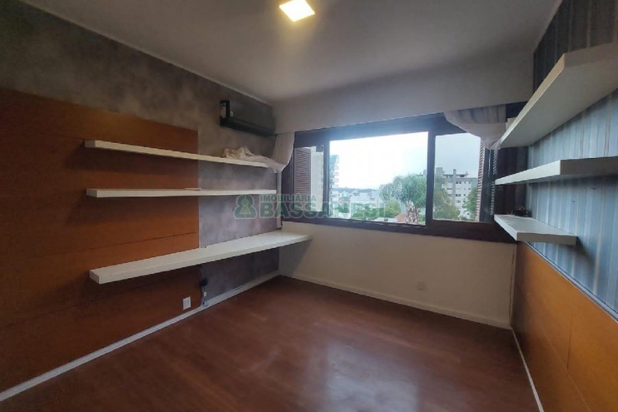 Apartamento com 250m², 3 dormitórios, 4 vagas, no bairro Madureira em Caxias do Sul para Comprar