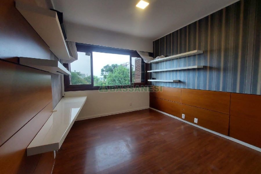 Apartamento com 250m², 3 dormitórios, 4 vagas, no bairro Madureira em Caxias do Sul para Comprar