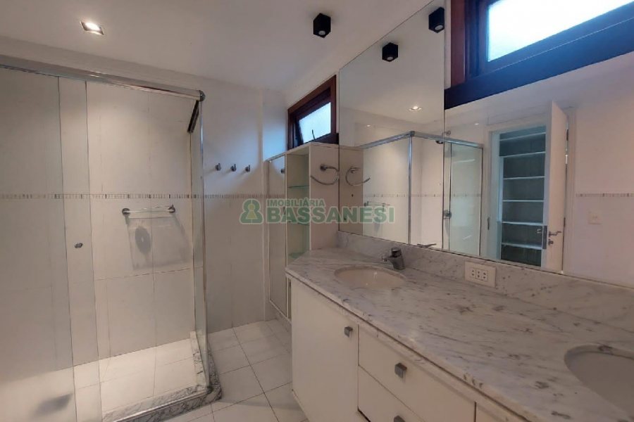 Apartamento com 250m², 3 dormitórios, 4 vagas, no bairro Madureira em Caxias do Sul para Comprar