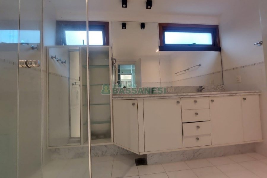 Apartamento com 250m², 3 dormitórios, 4 vagas, no bairro Madureira em Caxias do Sul para Comprar