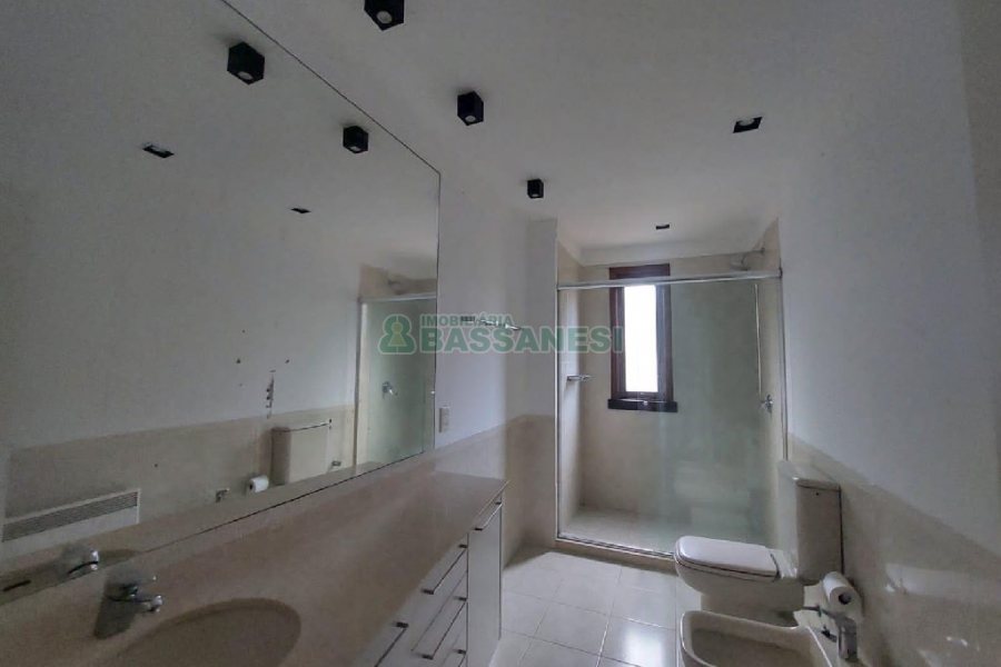 Apartamento com 250m², 3 dormitórios, 4 vagas, no bairro Madureira em Caxias do Sul para Comprar