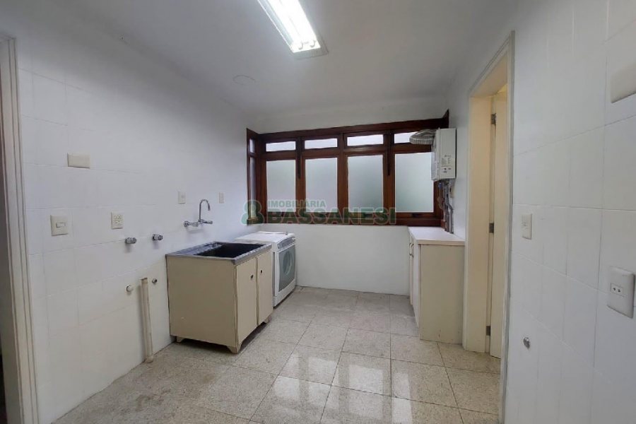 Apartamento com 250m², 3 dormitórios, 4 vagas, no bairro Madureira em Caxias do Sul para Comprar