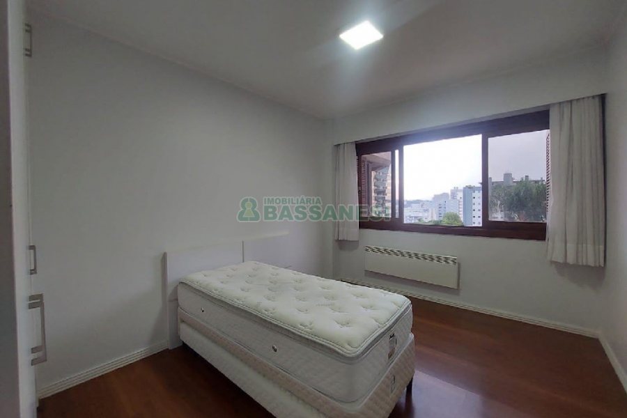 Apartamento com 250m², 3 dormitórios, 4 vagas, no bairro Madureira em Caxias do Sul para Comprar