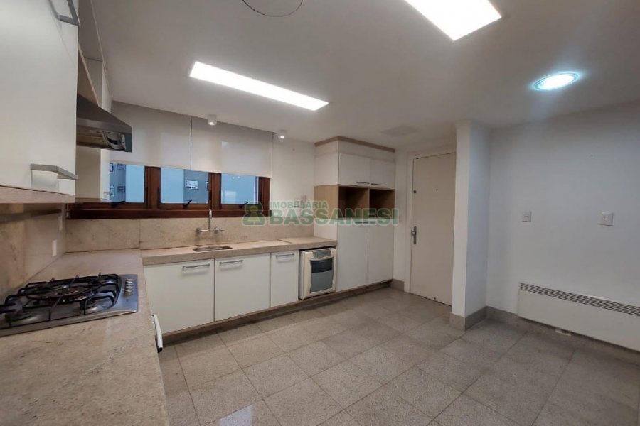 Apartamento com 250m², 3 dormitórios, 4 vagas, no bairro Madureira em Caxias do Sul para Comprar