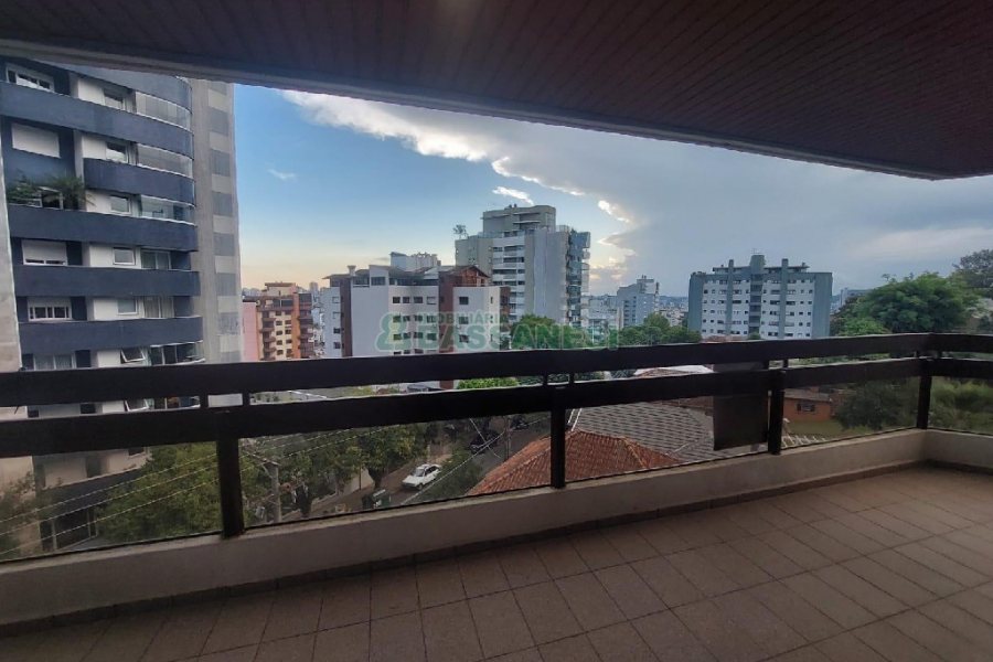 Apartamento com 250m², 3 dormitórios, 4 vagas, no bairro Madureira em Caxias do Sul para Comprar
