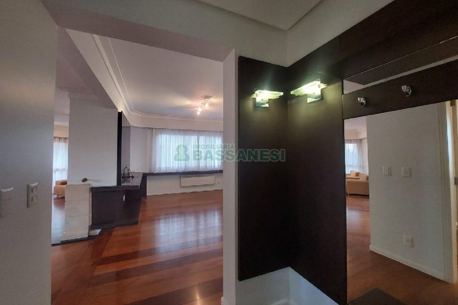 Apartamento com 250m², 3 dormitórios, 4 vagas, no bairro Madureira em Caxias do Sul para Comprar