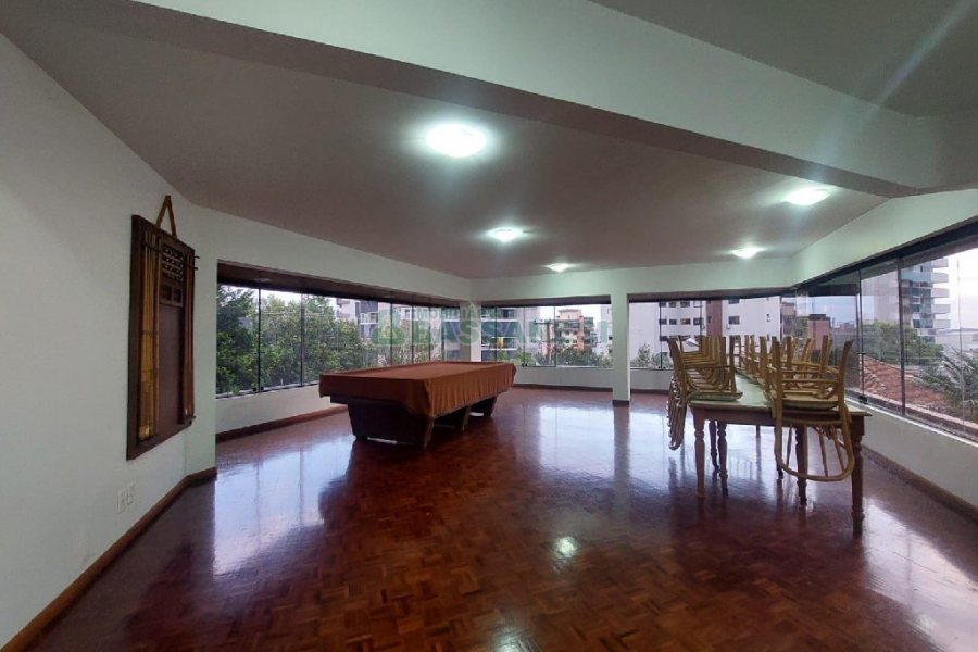 Apartamento com 250m², 3 dormitórios, 4 vagas, no bairro Madureira em Caxias do Sul para Comprar