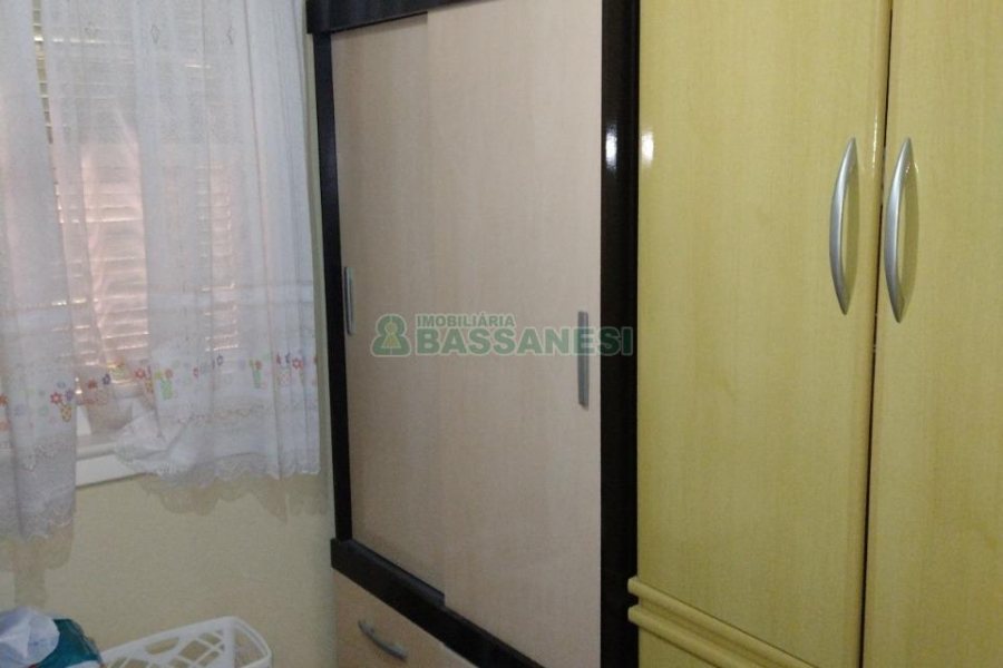 Casa com 208m², 2 dormitórios, 1 vaga, no bairro São Leopoldo em Caxias do Sul para Comprar