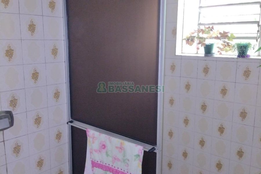 Casa com 208m², 2 dormitórios, 1 vaga, no bairro São Leopoldo em Caxias do Sul para Comprar