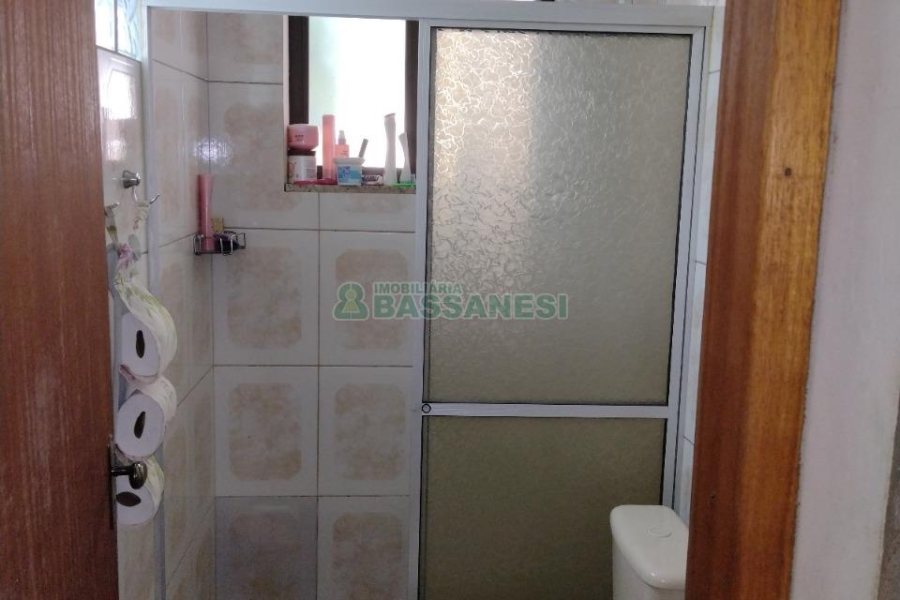 Casa com 208m², 2 dormitórios, 1 vaga, no bairro São Leopoldo em Caxias do Sul para Comprar