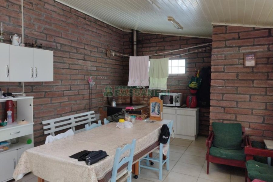 Casa com 208m², 2 dormitórios, 1 vaga, no bairro São Leopoldo em Caxias do Sul para Comprar