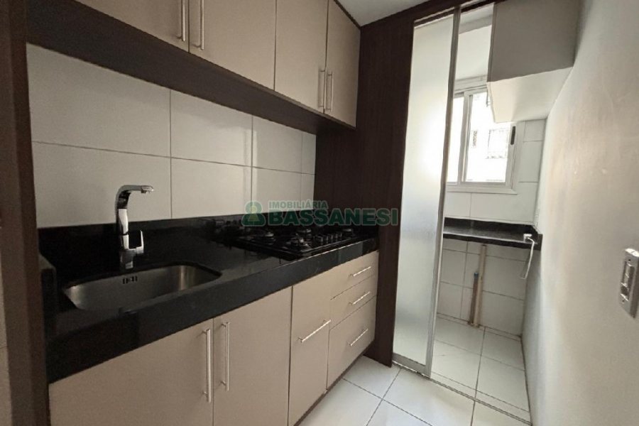 Apartamento com 51m², 2 dormitórios, 1 vaga, no bairro São Caetano em Caxias do Sul para Alugar