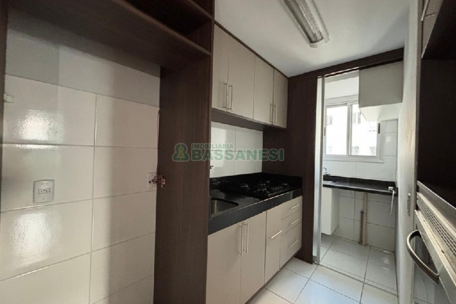 Apartamento com 51m², 2 dormitórios, 1 vaga, no bairro São Caetano em Caxias do Sul para Alugar