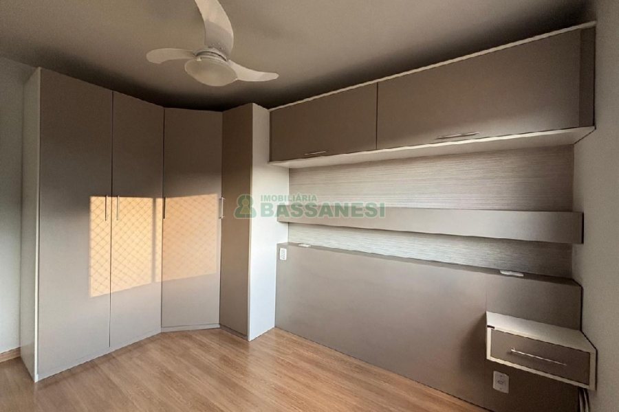 Apartamento com 51m², 2 dormitórios, 1 vaga, no bairro São Caetano em Caxias do Sul para Alugar