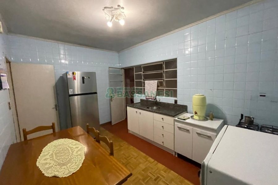 Apartamento com 90m², 2 dormitórios, 1 vaga, no bairro Centro em Caxias do Sul para Comprar