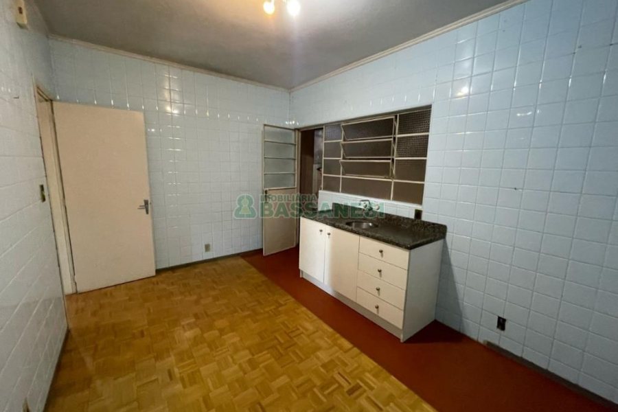 Apartamento com 90m², 2 dormitórios, 1 vaga, no bairro Centro em Caxias do Sul para Comprar