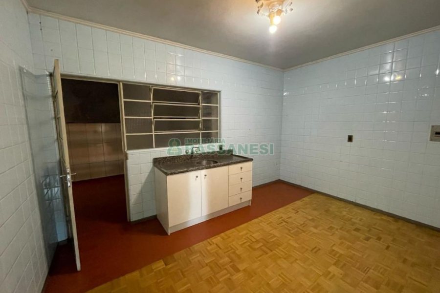 Apartamento com 90m², 2 dormitórios, 1 vaga, no bairro Centro em Caxias do Sul para Comprar