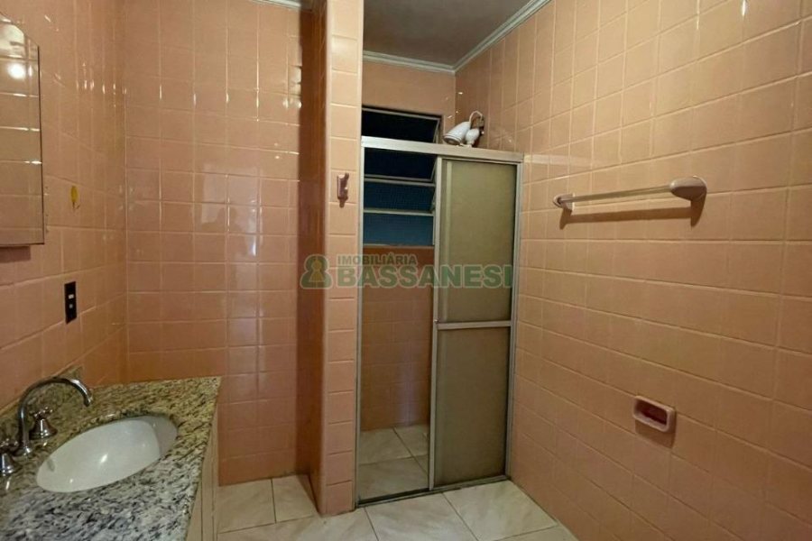 Apartamento com 90m², 2 dormitórios, 1 vaga, no bairro Centro em Caxias do Sul para Comprar
