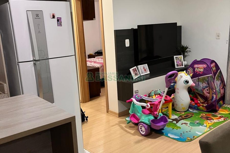 Apartamento com 53m², 2 dormitórios, 1 vaga, no bairro Vinhedos em Caxias do Sul para Comprar