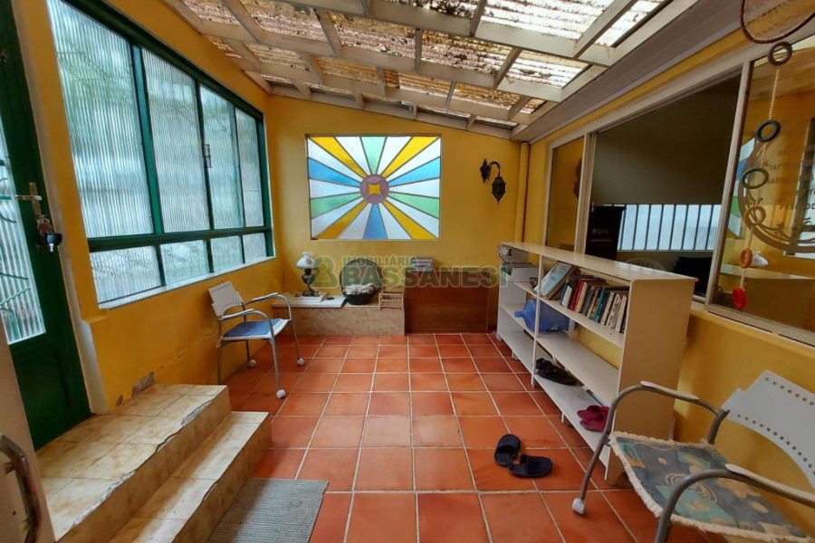 Casa com 450m², 5 dormitórios, 2 vagas, no bairro Centro em Caxias do Sul para Comprar