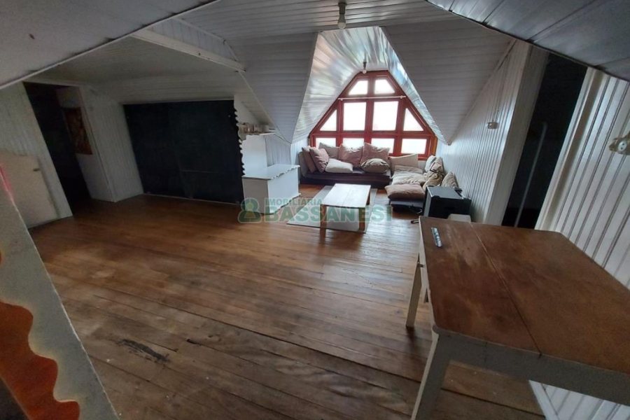 Casa com 450m², 5 dormitórios, 2 vagas, no bairro Centro em Caxias do Sul para Comprar