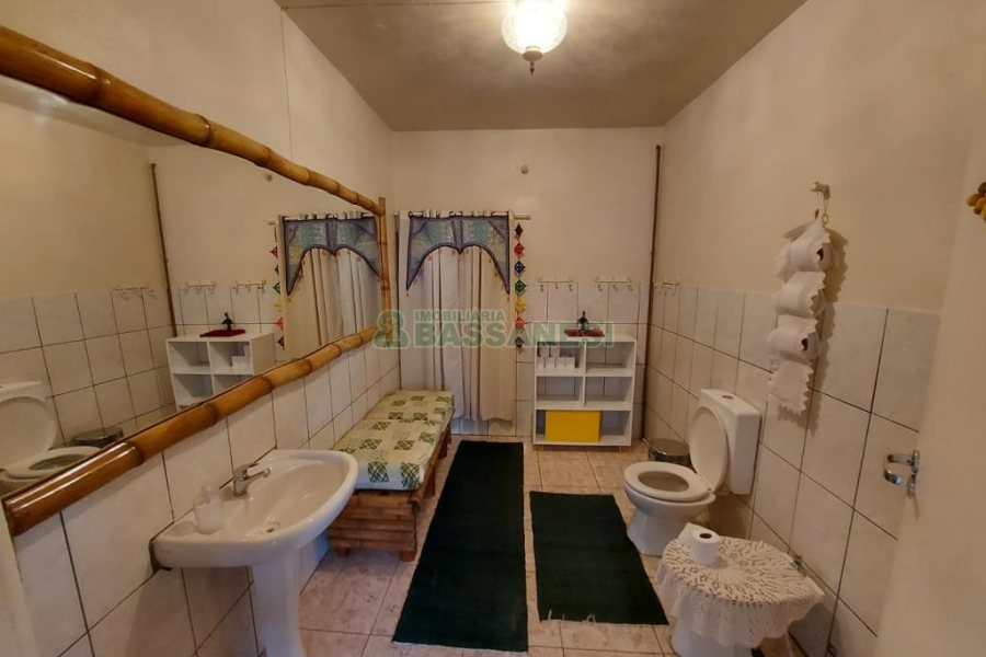 Casa com 450m², 5 dormitórios, 2 vagas, no bairro Centro em Caxias do Sul para Comprar