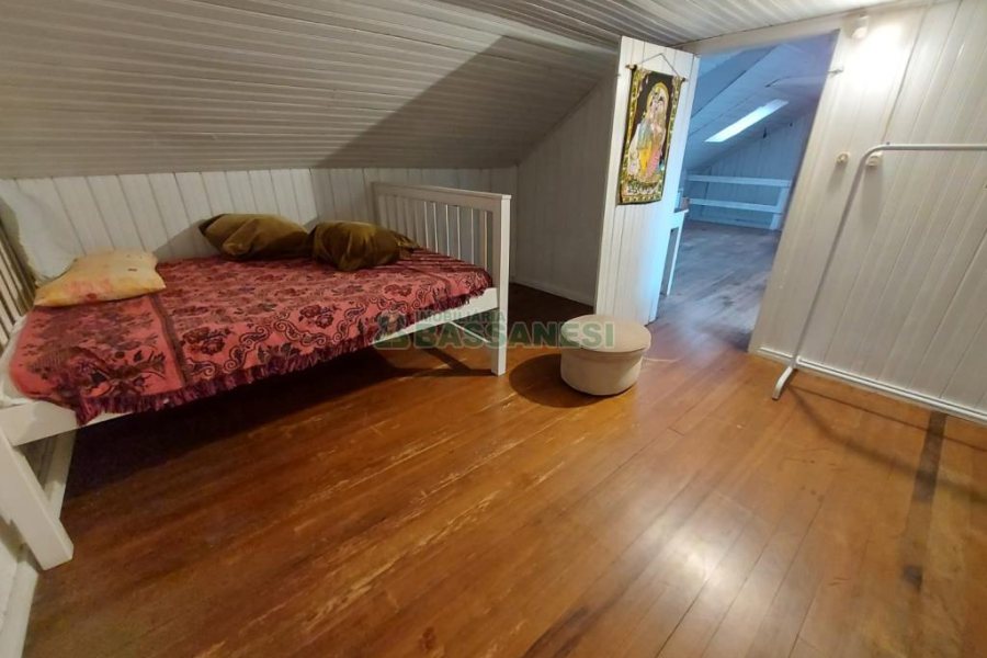 Casa com 450m², 5 dormitórios, 2 vagas, no bairro Centro em Caxias do Sul para Comprar