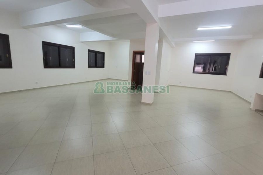 Loja com 150m², no bairro Kayser em Caxias do Sul para Alugar