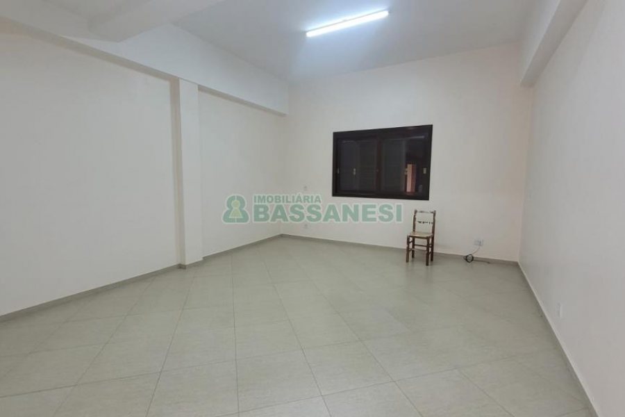 Loja com 150m², no bairro Kayser em Caxias do Sul para Alugar
