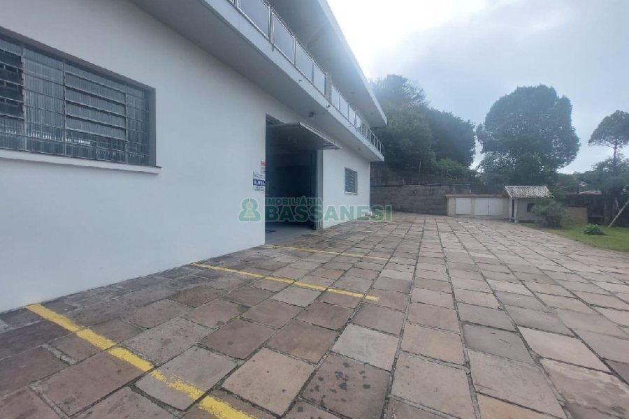 Pavilhão com 300m², no bairro De Lazzer em Caxias do Sul para Alugar