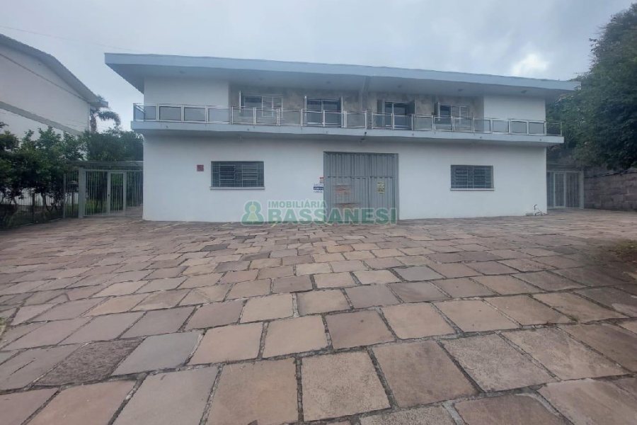 Pavilhão com 300m², no bairro De Lazzer em Caxias do Sul para Alugar