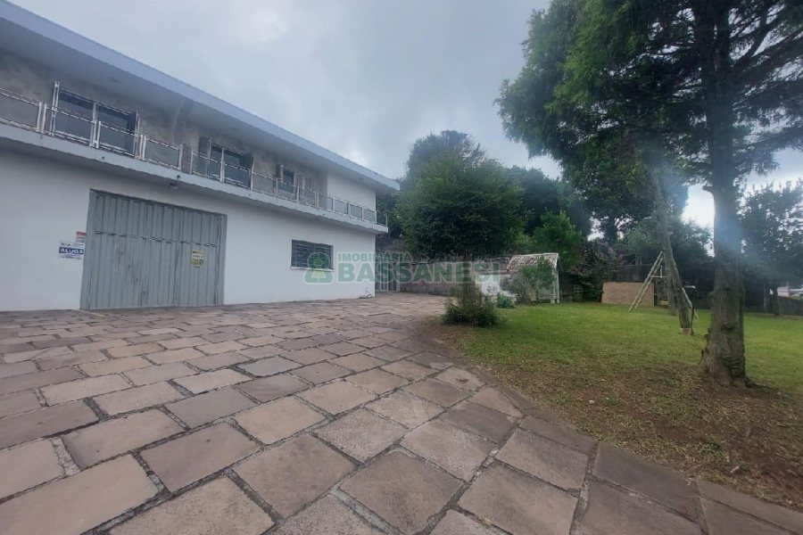 Pavilhão com 300m², no bairro De Lazzer em Caxias do Sul para Alugar
