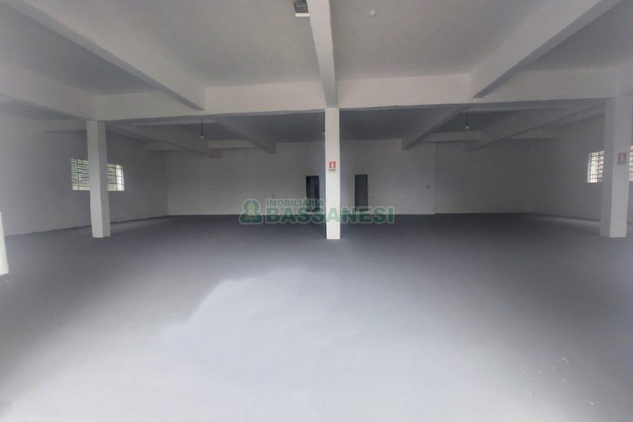 Pavilhão com 300m², no bairro De Lazzer em Caxias do Sul para Alugar