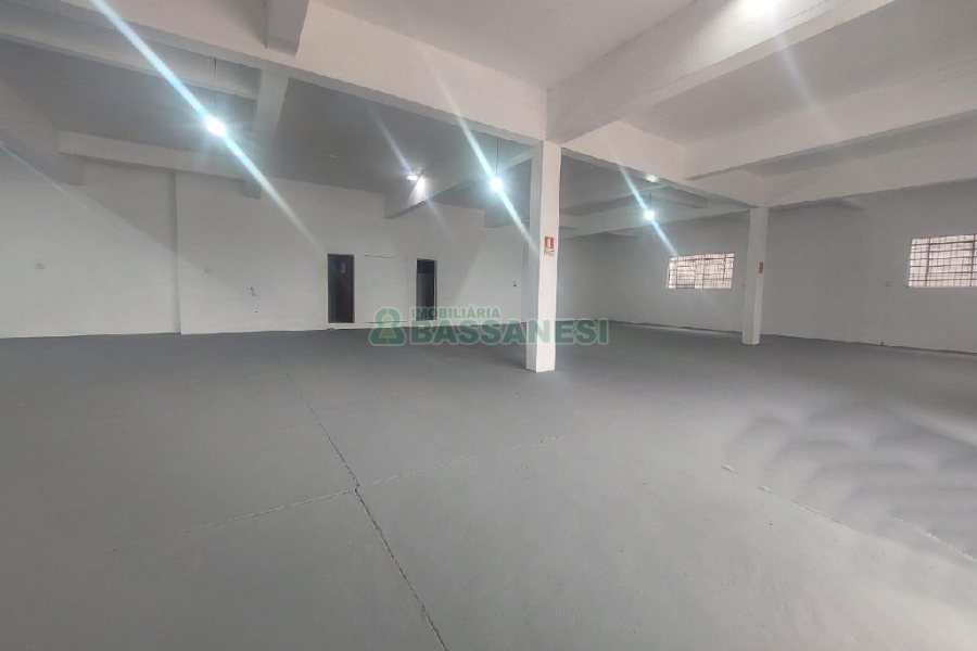 Pavilhão com 300m², no bairro De Lazzer em Caxias do Sul para Alugar