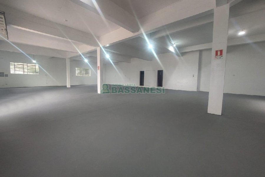 Pavilhão com 300m², no bairro De Lazzer em Caxias do Sul para Alugar