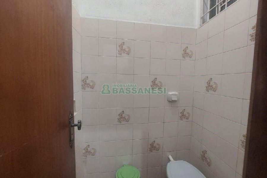Pavilhão com 300m², no bairro De Lazzer em Caxias do Sul para Alugar