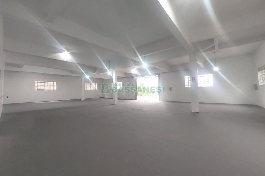 Pavilhão com 300m², no bairro De Lazzer em Caxias do Sul para Alugar