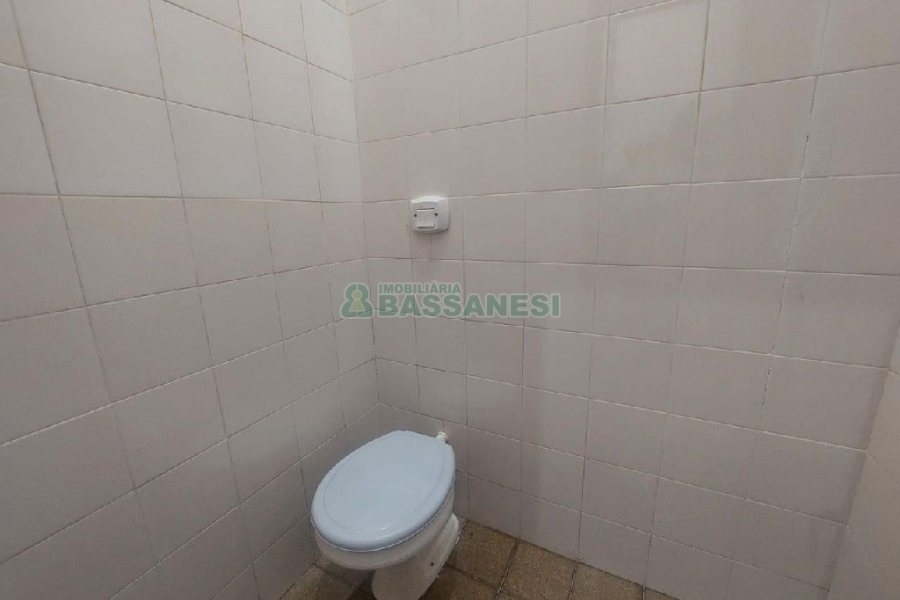 Pavilhão com 300m², no bairro De Lazzer em Caxias do Sul para Alugar