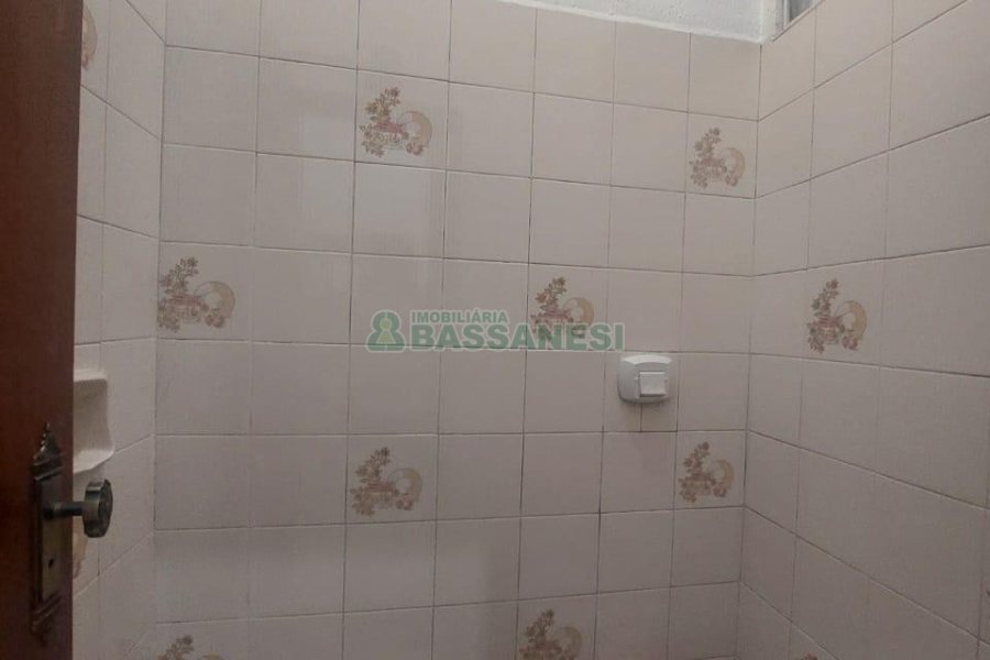Pavilhão com 300m², no bairro De Lazzer em Caxias do Sul para Alugar