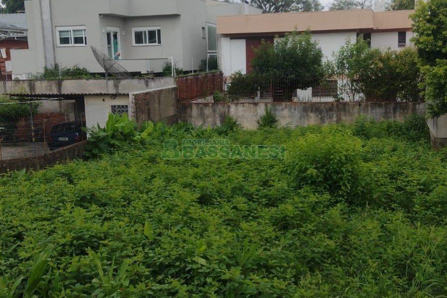 Terreno com 342m², no bairro Cinqüentenário em Caxias do Sul para Comprar