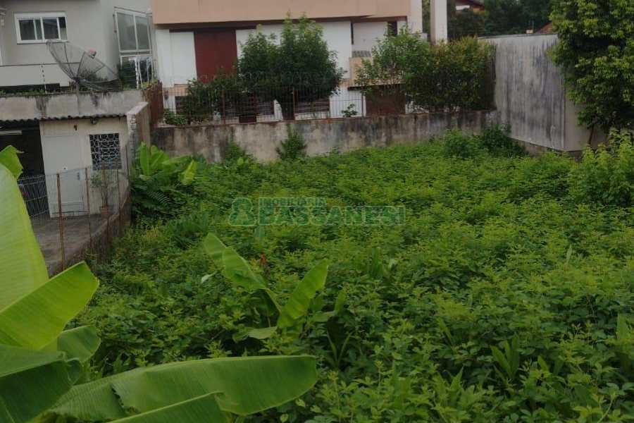 Terreno com 342m², no bairro Cinqüentenário em Caxias do Sul para Comprar