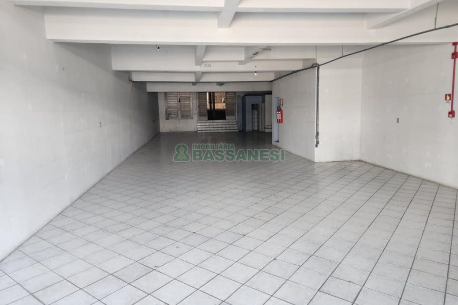 Loja com 400m², no bairro Nossa Senhora de Lourdes em Caxias do Sul para Alugar ou Comprar