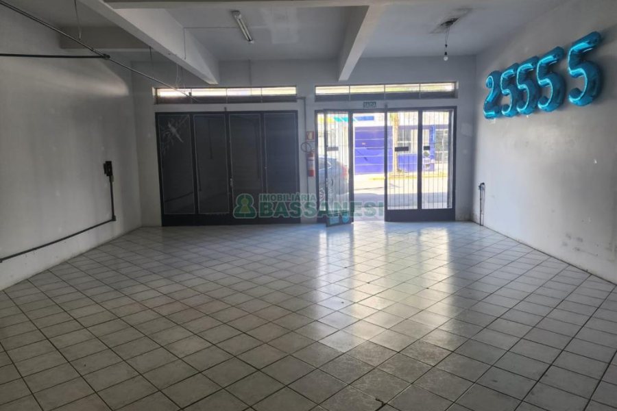 Loja com 400m², no bairro Nossa Senhora de Lourdes em Caxias do Sul para Alugar ou Comprar