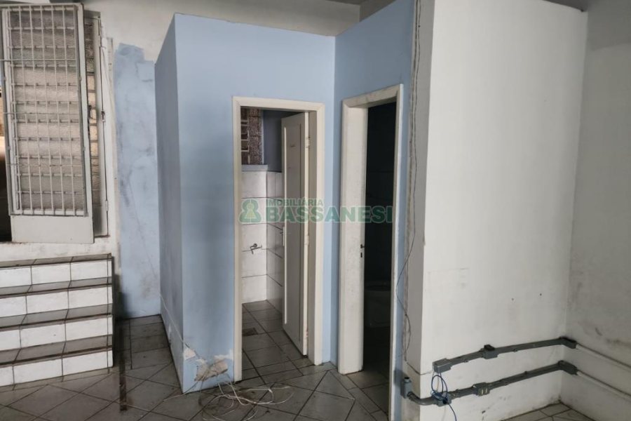 Loja com 400m², no bairro Nossa Senhora de Lourdes em Caxias do Sul para Alugar ou Comprar