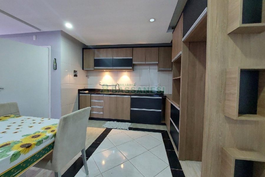 Apto Mobiliado com 55m², 2 dormitórios, 1 vaga, no bairro Vinhedos em Caxias do Sul para Comprar